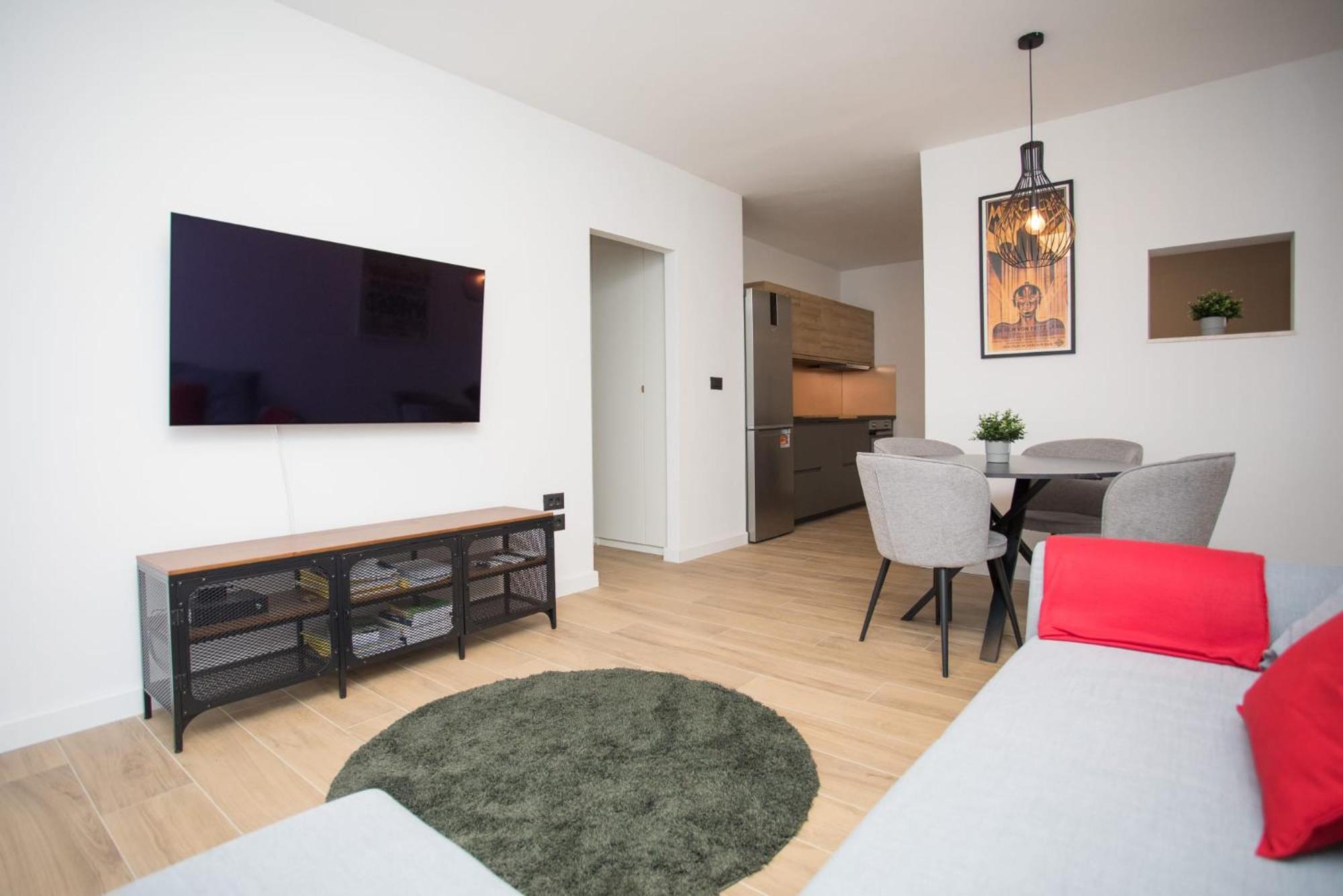 Apartmán Lumi's Perfect Place Near With Garden & Free Public Parking