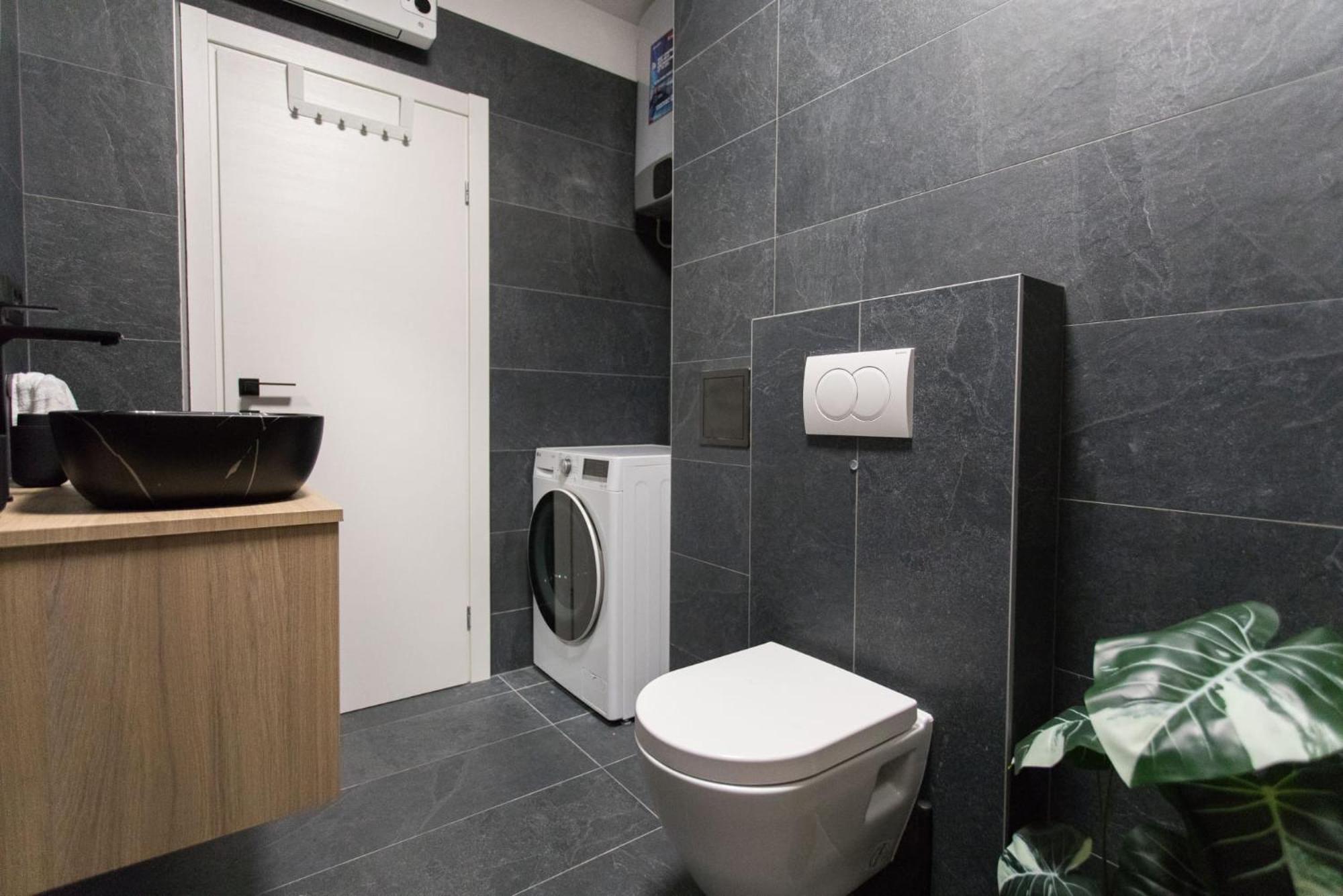 Apartmán Lumi's Perfect Place Near With Garden & Free Public Parking